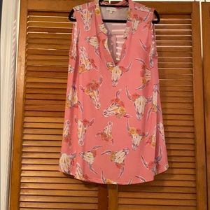 Pink tank with skulls